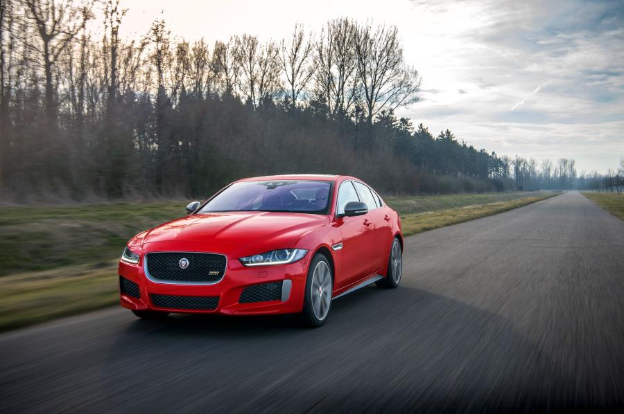  Jaguar XE 300 Sport 2018 года  (WW) (фото 6 из 24)